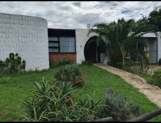 3 BEDROOM HOUSE FOR SALE IN OATLANDS